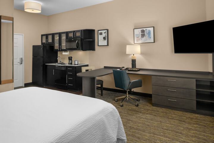 Studio King Size Bed (7 of 13)
