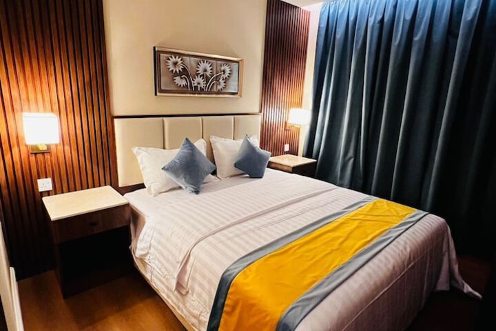 Room 2 of 34
