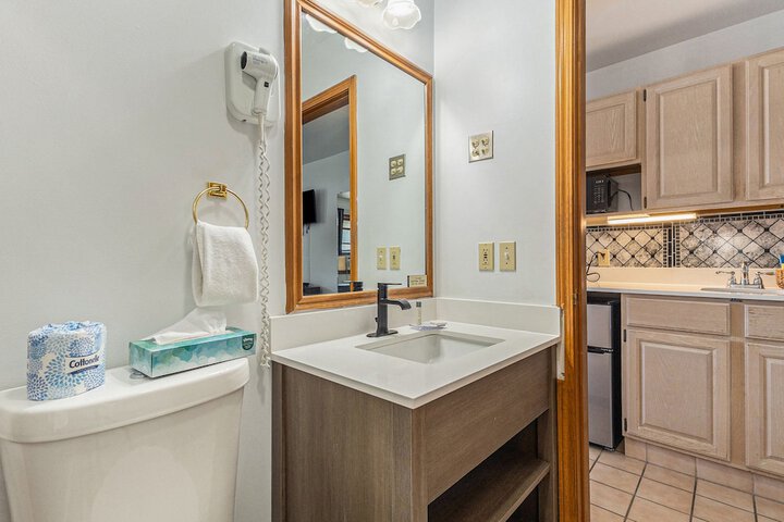 2 Bedrooms Traditional Suite King and Queen Bed Pool View Balcony (30 of 46)