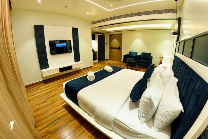 Room 2 of 30