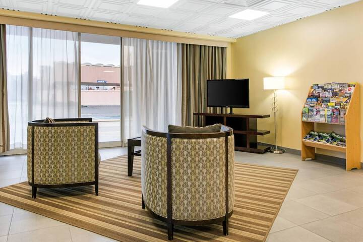 Entrance & Lobby