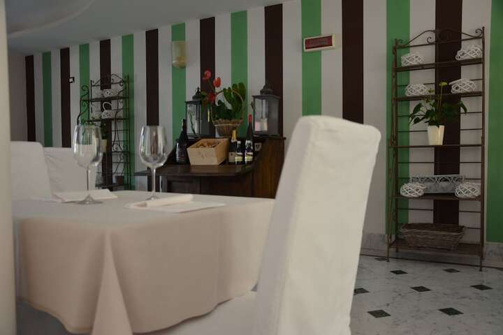 Dining 59 of 86