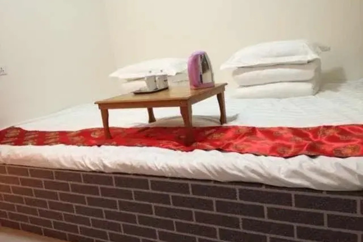 Room 3 of 10