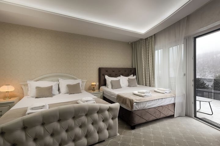 Room 25 of 103