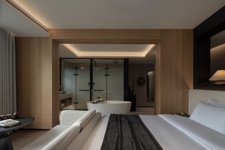 Room 11 of 24
