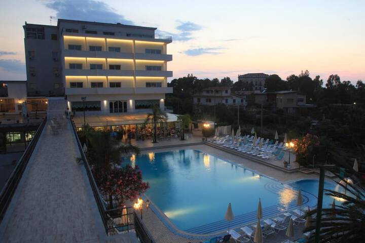 Pool Hotel