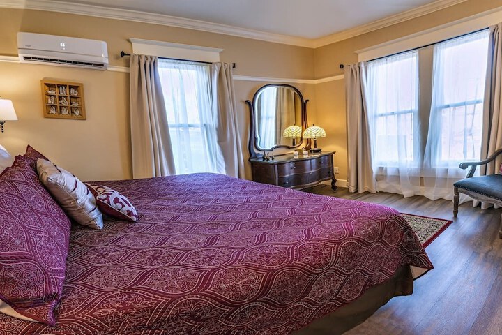 Room 6 of 17