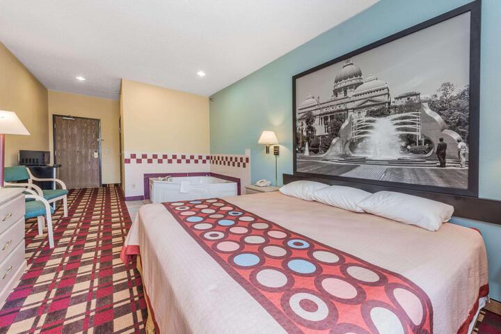 1 King Bed Efficiency (4 of 11)