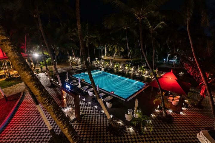 Pool 45 of 76