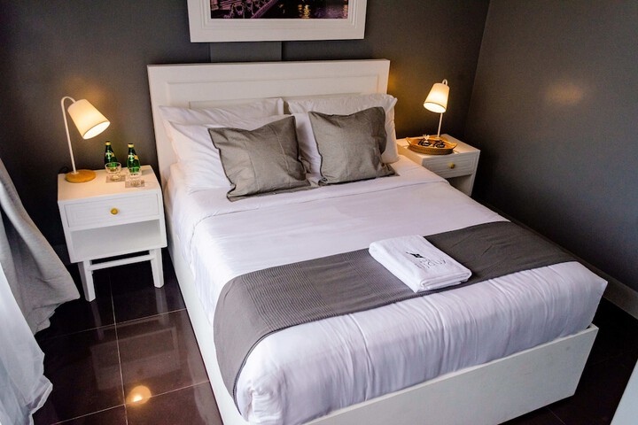 Room 4 of 42