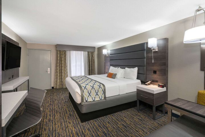 1 King Bed (20 of 23)