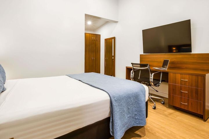 Room 2 of 65