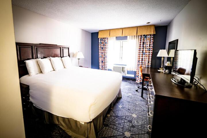 1 King Bed (7 of 7)