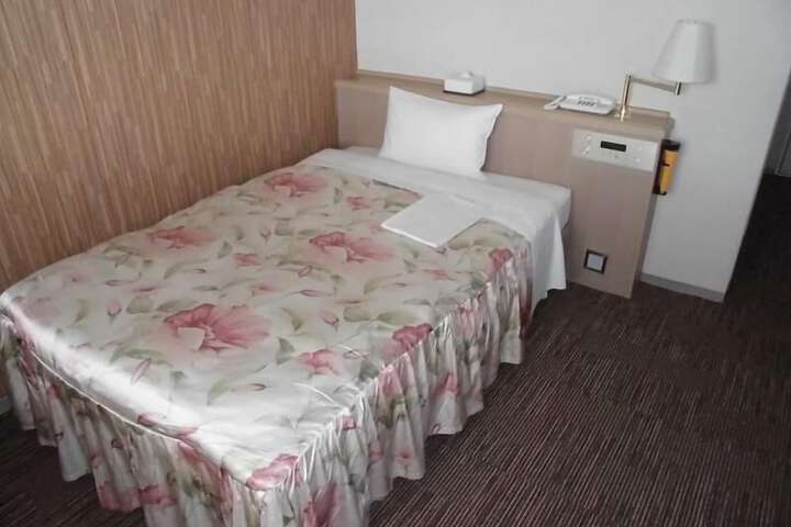 Room 11 of 20