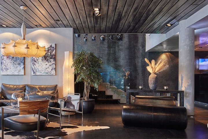 Entrance & Lobby