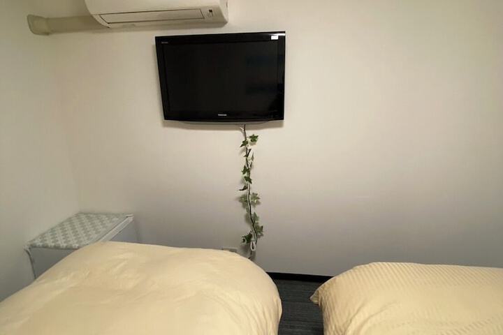 Room 3 of 10