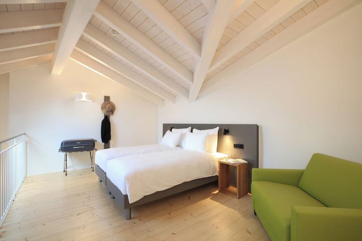 Room 10 of 46