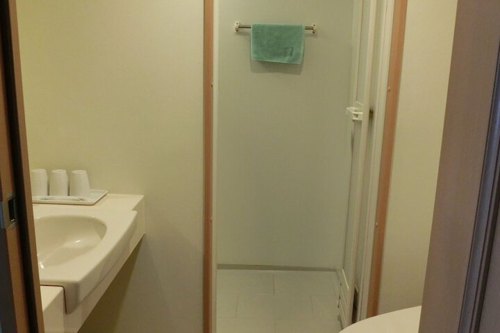 Room 18 of 40