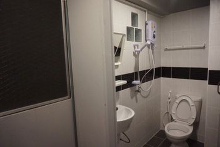Room 5 of 40