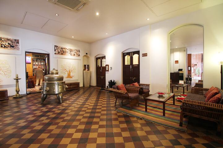 Entrance & Lobby
