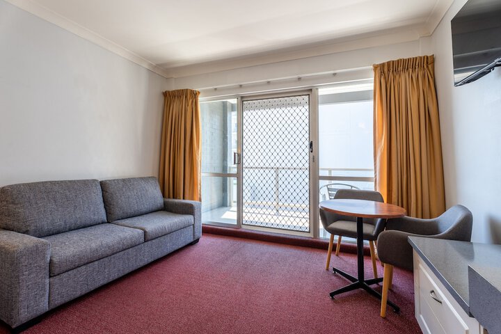 Room 4 of 66