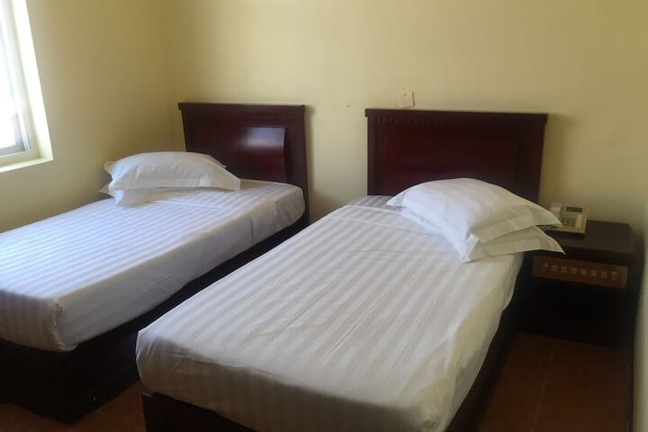 Room 5 of 18