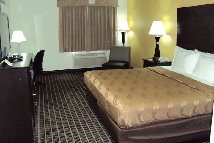 1 King Bed (1 of 13)