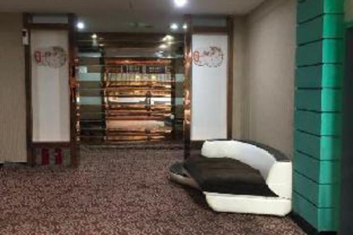 98 Business Hotel (Chengnan Avenue Subway Station)