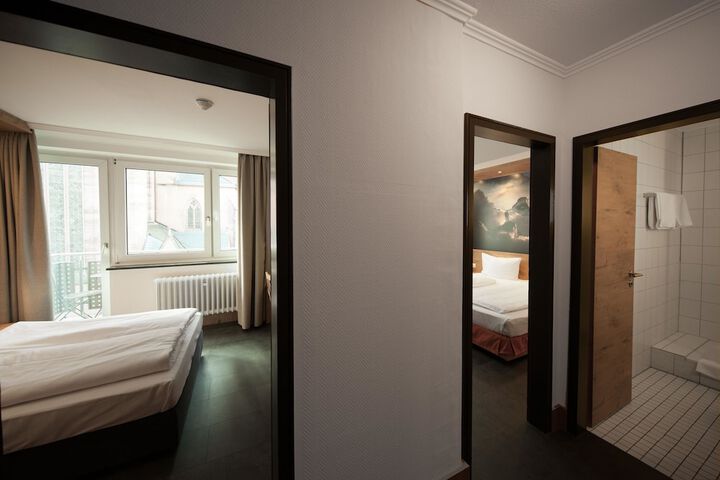 Room 6 of 42