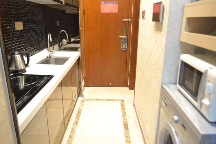 Room 7 of 16