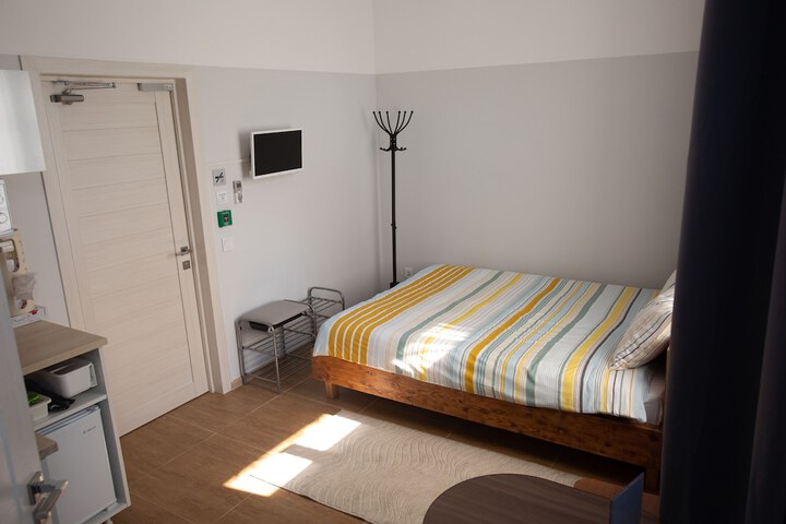 Room 33 of 64