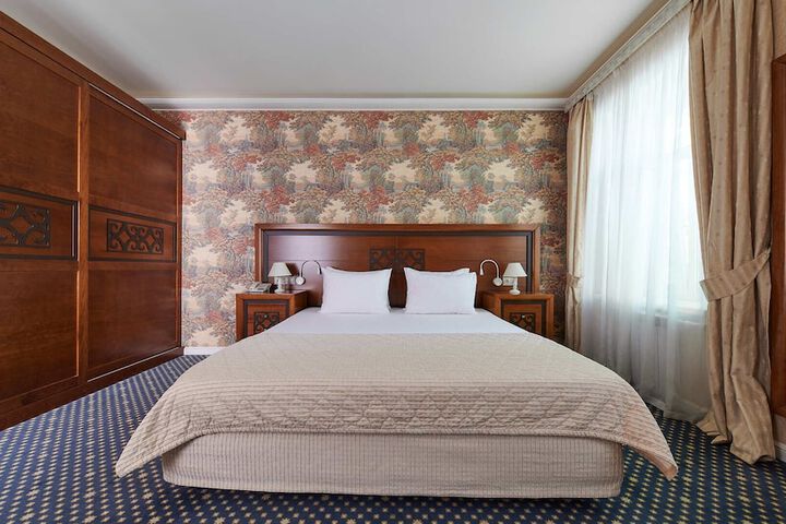 Room 12 of 48