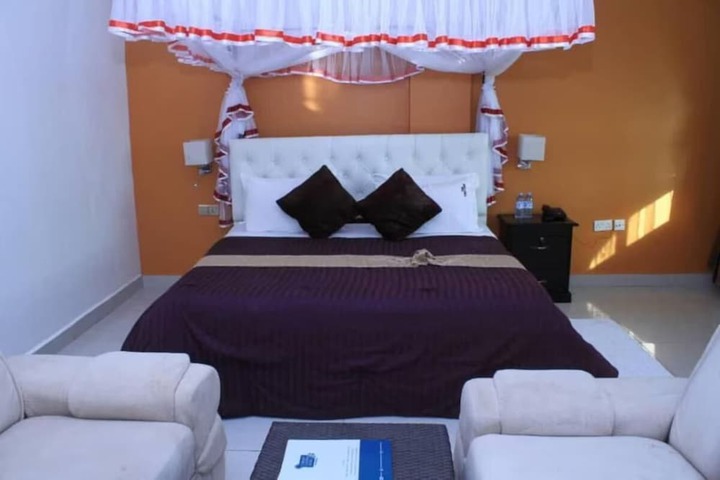 Room 9 of 40