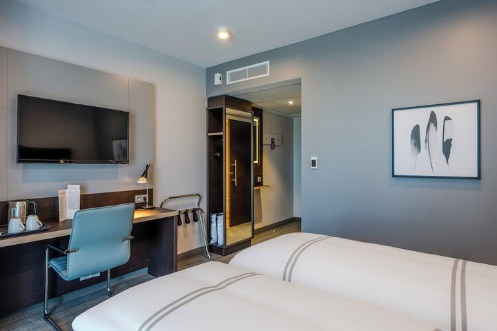 Room 21 of 62