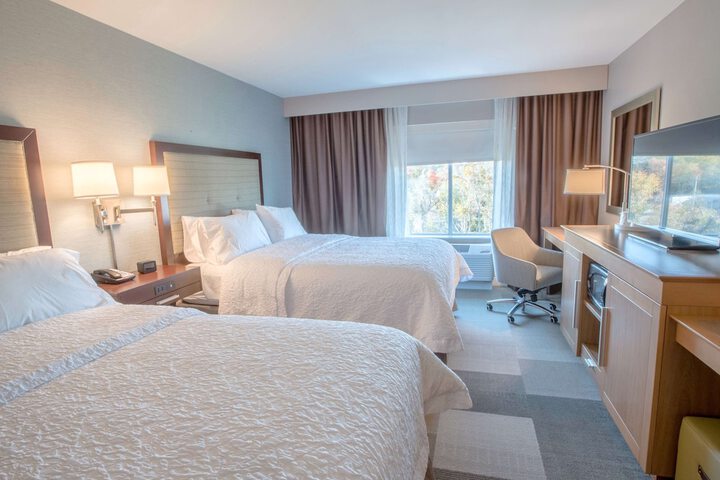 2 Queen Beds (3 of 12)