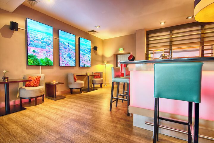 Lounge 39 of 56