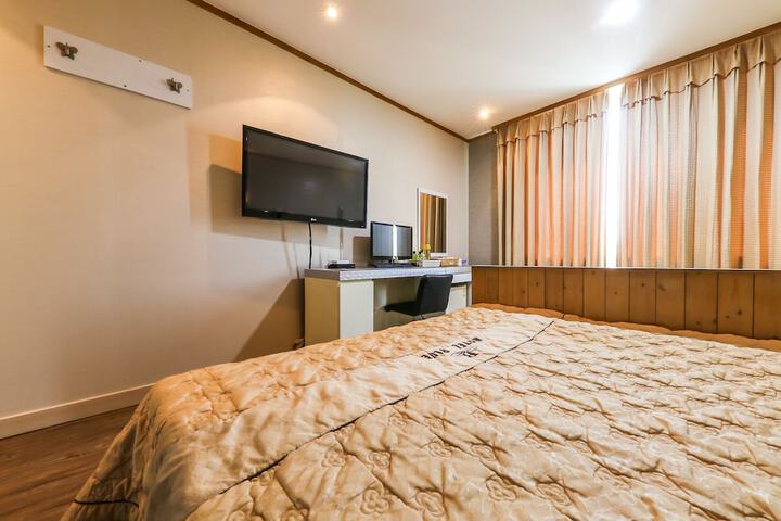 Room 17 of 47