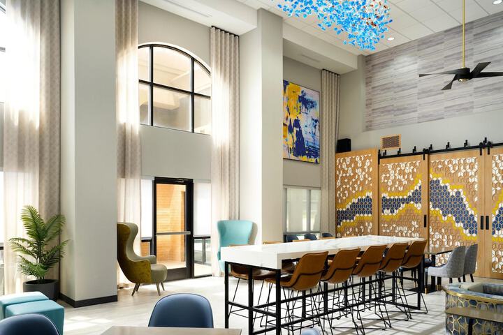 Entrance & Lobby