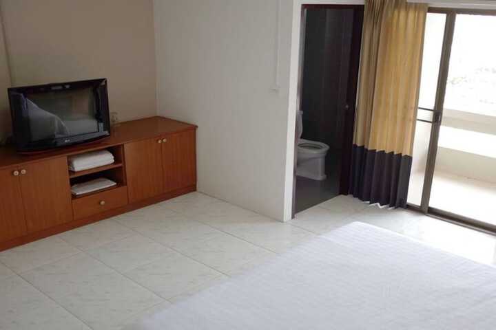 Room 11 of 20