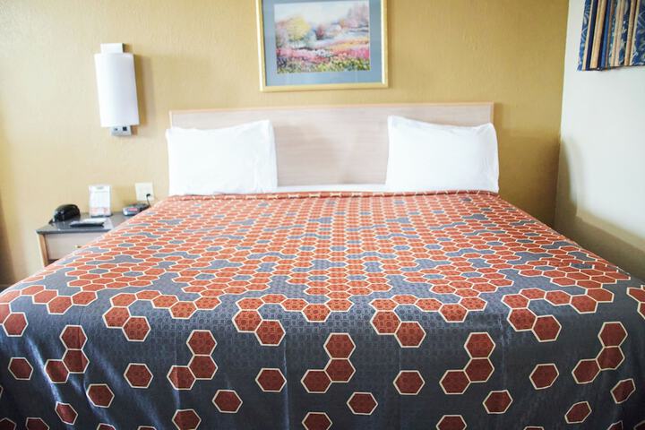 Room 4 of 27