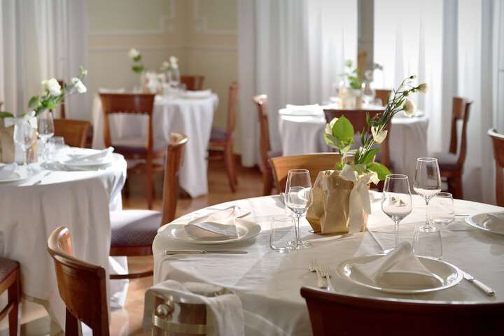 Dining 144 of 173