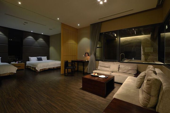 Room 6 of 40