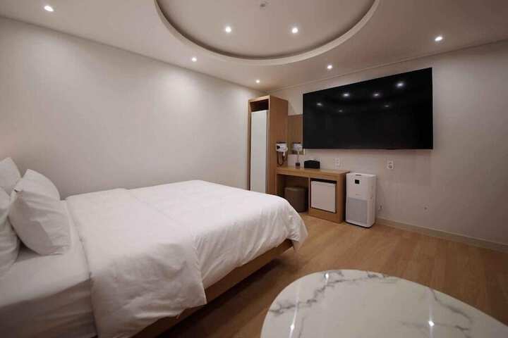 Room 12 of 53