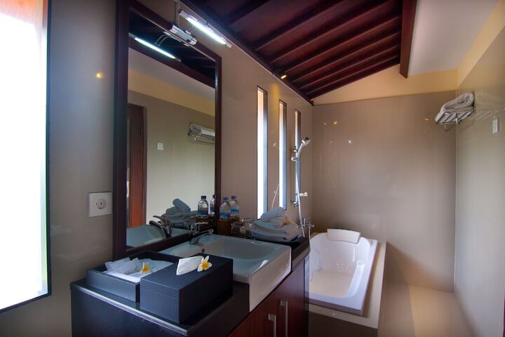 Room 25 of 47