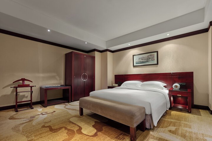 Room 15 of 34