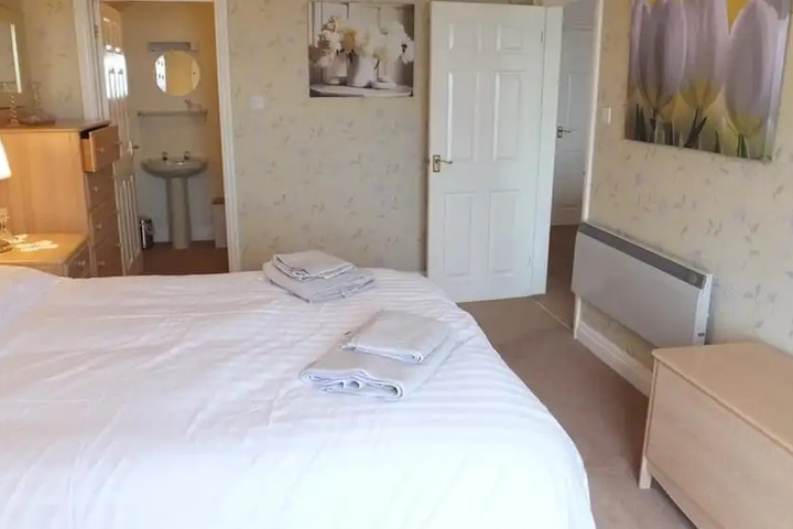 Room 2 of 11
