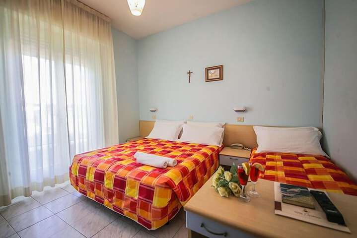 Room 3 of 16