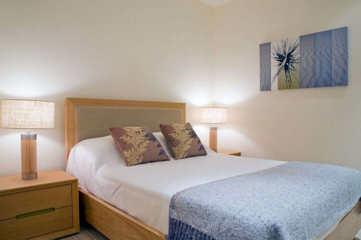 Room 4 of 319
