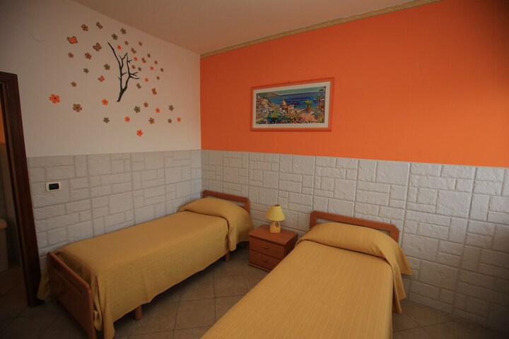 Room 2 of 10