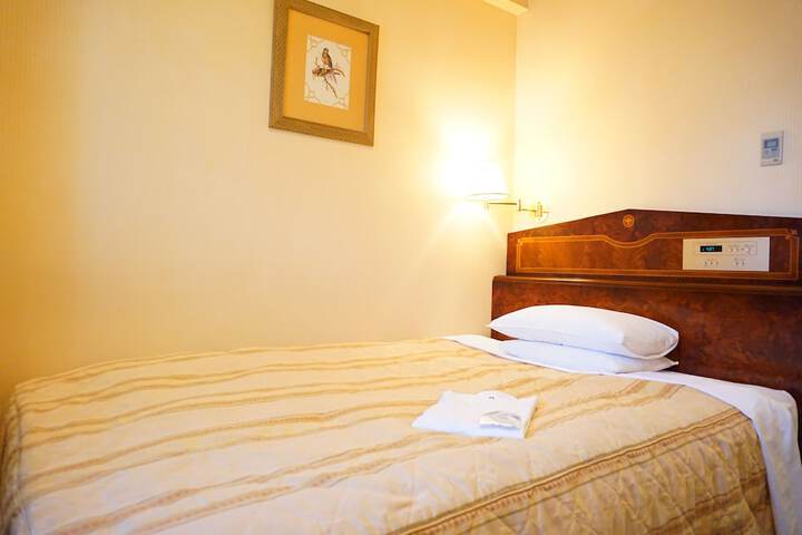 Room 8 of 35